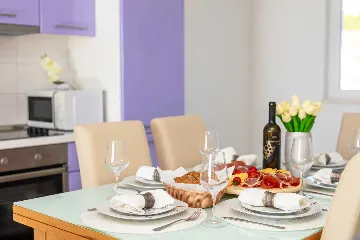 Podstrana 2-Bedroom Apartment with Private Cove