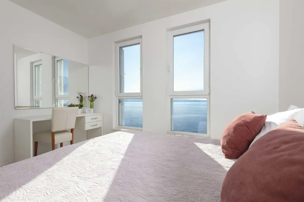 Podstrana 2-Bedroom Apartment with Private Cove