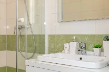 Podstrana 2-Bedroom Apartment with Private Cove