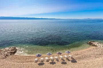 Podstrana 2-Bedroom Apartment with Private Cove