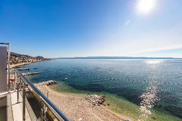 Podstrana 2-Bedroom Apartment with Private Cove