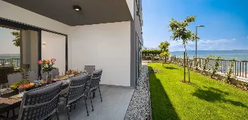 Podstrana 4-Bedroom Apartment for 8 Guests