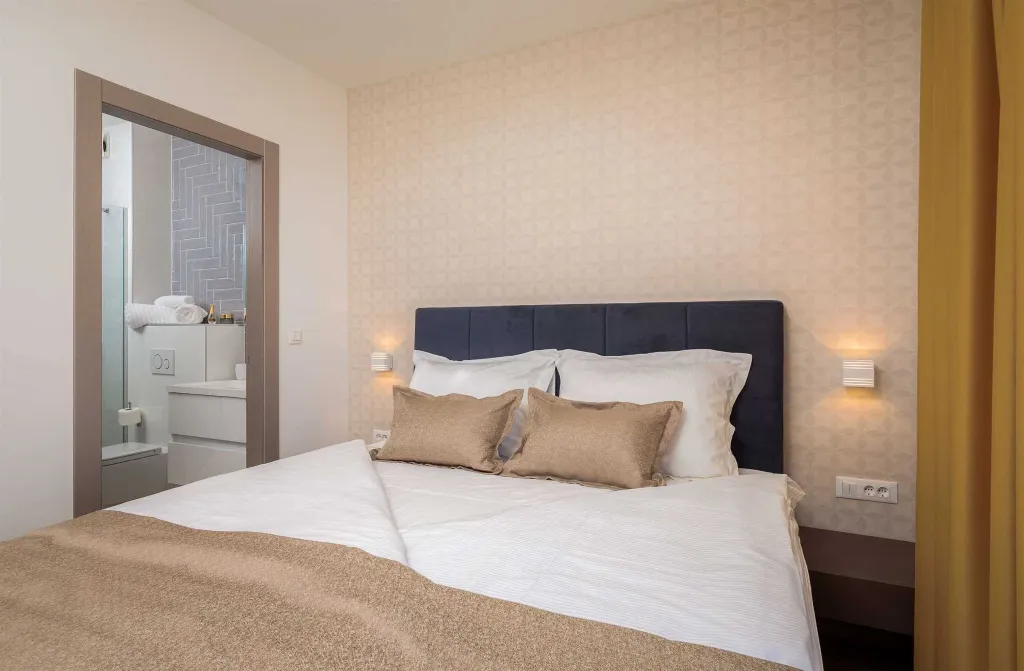 Podstrana 4-Bedroom Apartment for 8 Guests
