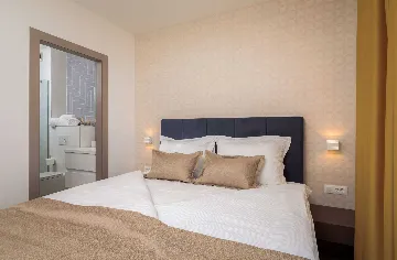 Podstrana 4-Bedroom Apartment for 8 Guests