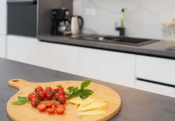 Podstrana 4-Bedroom Apartment for 8 Guests