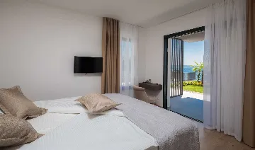 Podstrana 4-Bedroom Apartment for 8 Guests