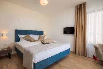 Podstrana 4-Bedroom Apartment for 8 Guests