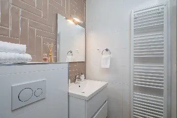 Podstrana 4-Bedroom Apartment for 8 Guests