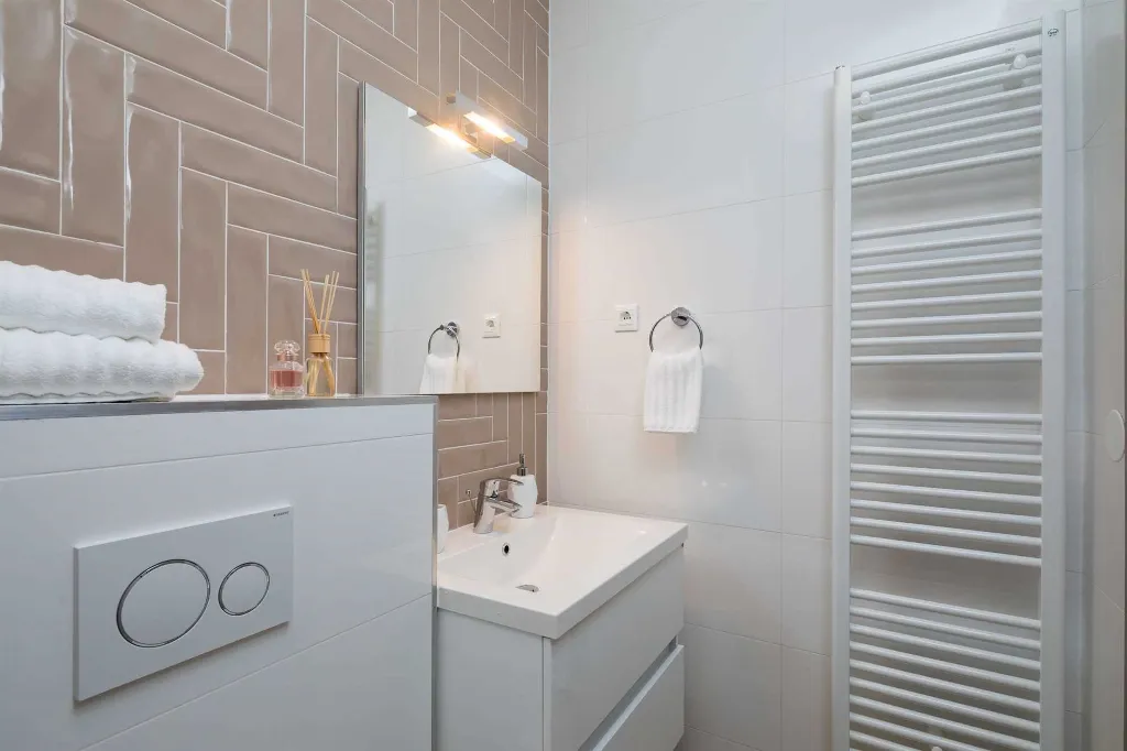 Podstrana 4-Bedroom Apartment for 8 Guests