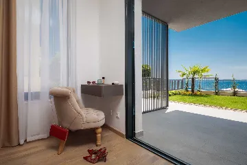 Podstrana 4-Bedroom Apartment for 8 Guests