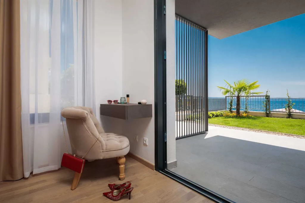 Podstrana 4-Bedroom Apartment for 8 Guests
