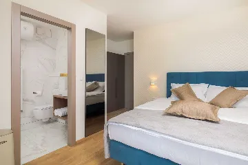 Podstrana 4-Bedroom Apartment for 8 Guests