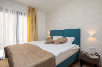 Podstrana 4-Bedroom Apartment for 8 Guests