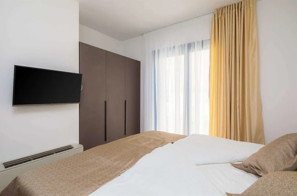 Podstrana 4-Bedroom Apartment for 8 Guests
