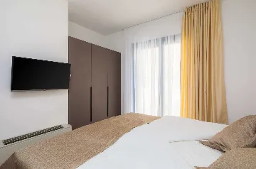 Podstrana 4-Bedroom Apartment for 8 Guests