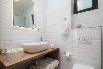 Podstrana 4-Bedroom Apartment for 8 Guests