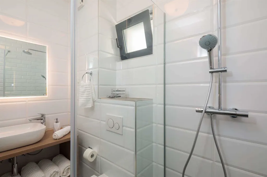 Podstrana 4-Bedroom Apartment for 8 Guests