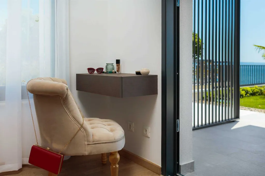 Podstrana 4-Bedroom Apartment for 8 Guests