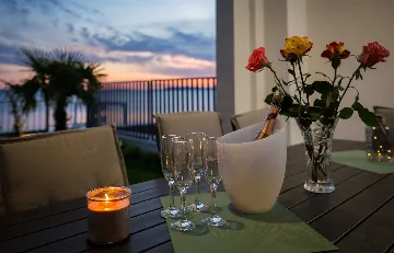 Podstrana 4-Bedroom Apartment for 8 Guests