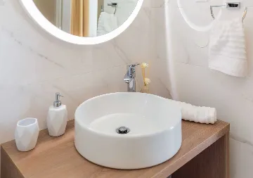 Podstrana 4-Bedroom Apartment for 8 Guests