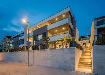 Podstrana 4-Bedroom Apartment for 8 Guests