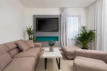 Podstrana 2-Bedroom Apartment with Sea-View Balcony