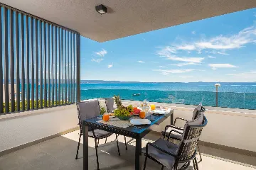 Podstrana 2-Bedroom Apartment with Sea-View Balcony