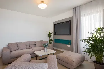 Podstrana 2-Bedroom Apartment with Sea-View Balcony