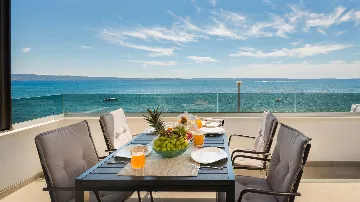 Podstrana 2-Bedroom Apartment with Sea-View Balcony