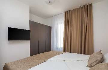 Podstrana 2-Bedroom Apartment with Sea-View Balcony