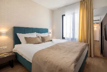 Podstrana 2-Bedroom Apartment with Sea-View Balcony