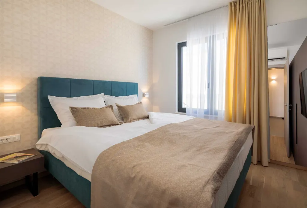 Podstrana 2-Bedroom Apartment with Sea-View Balcony