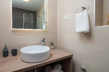 Podstrana 2-Bedroom Apartment with Sea-View Balcony