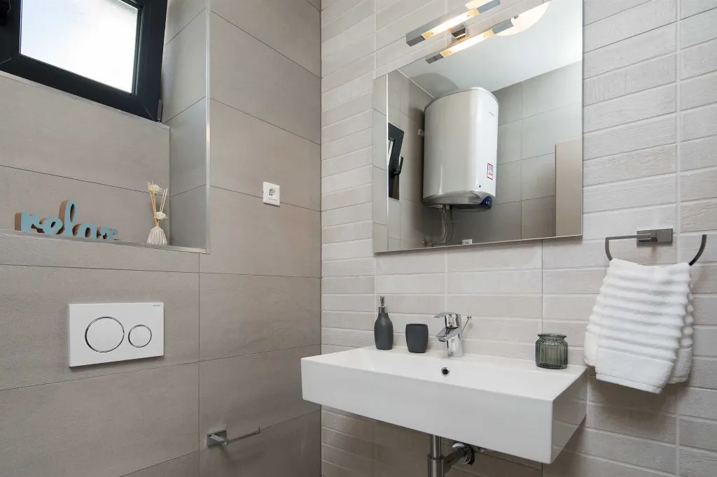 Podstrana 2-Bedroom Apartment with Sea-View Balcony