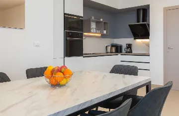 Podstrana 2-Bedroom Apartment with Sea-View Balcony