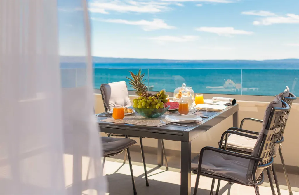 Podstrana 2-Bedroom Apartment with Sea-View Balcony