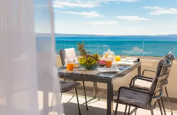 Podstrana 2-Bedroom Apartment with Sea-View Balcony