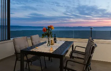 Podstrana 2-Bedroom Apartment with Sea-View Balcony