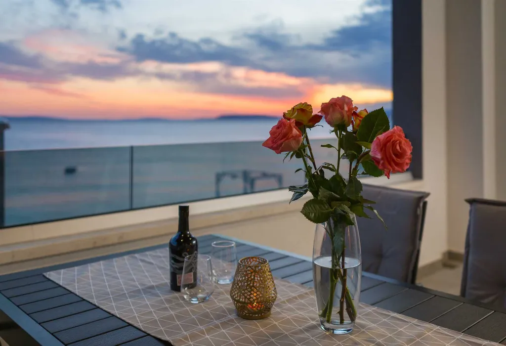 Podstrana 2-Bedroom Apartment with Sea-View Balcony