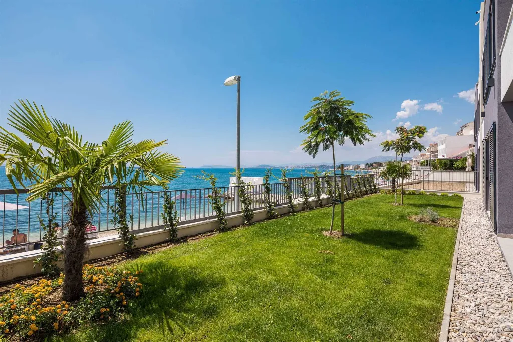 Podstrana 2-Bedroom Apartment with Sea-View Balcony