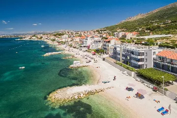 Podstrana 2-Bedroom Apartment with Sea-View Balcony