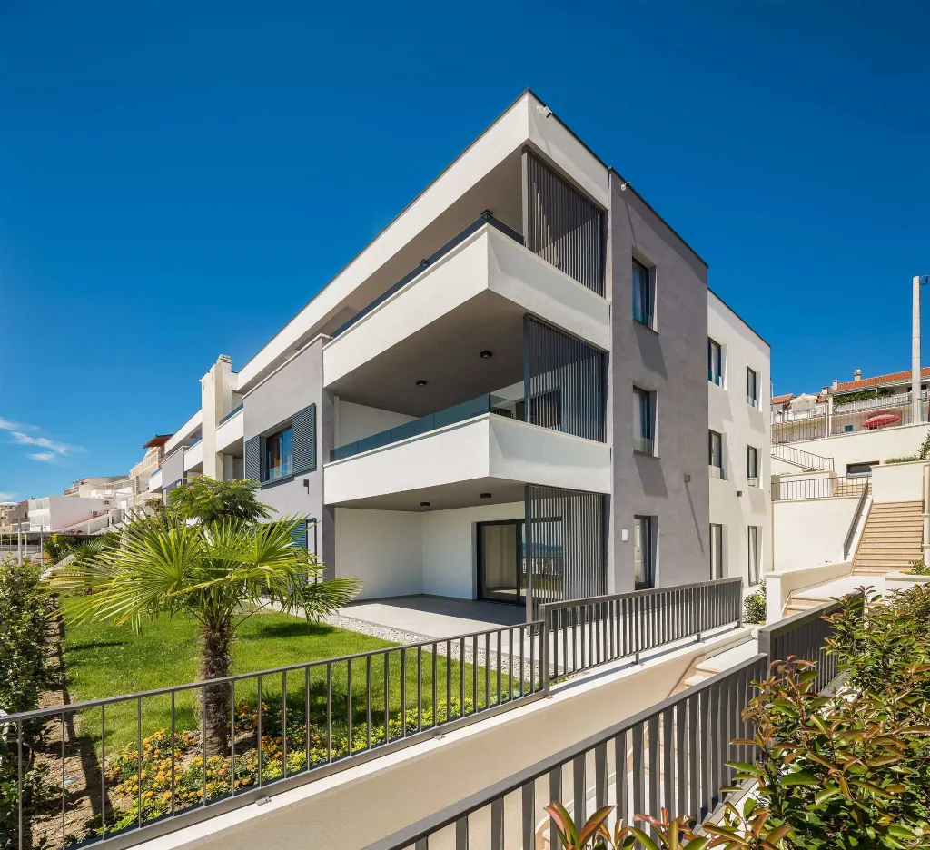 Podstrana 2-Bedroom Apartment with Sea-View Balcony