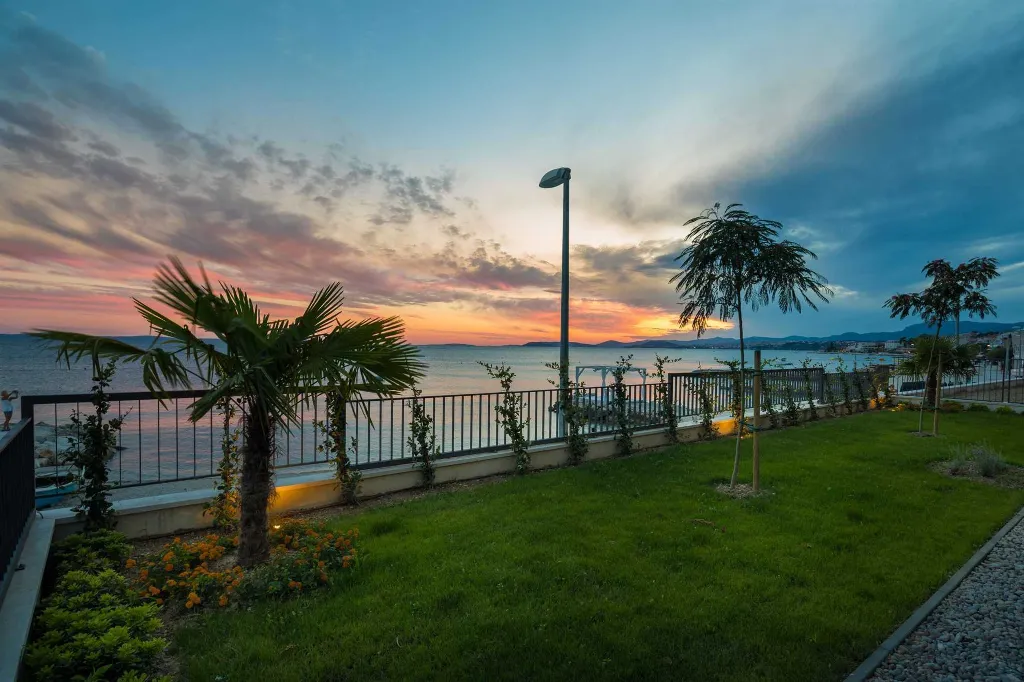 Podstrana 2-Bedroom Apartment with Sea-View Balcony
