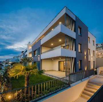 Podstrana 2-Bedroom Apartment with Sea-View Balcony