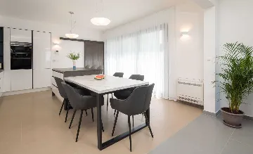 Podstrana 2-Bedroom Apartment for Up to 4