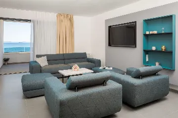 Podstrana 2-Bedroom Apartment for Up to 4