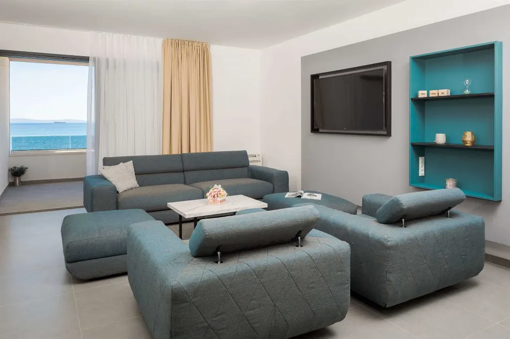 Podstrana 2-Bedroom Apartment for Up to 4