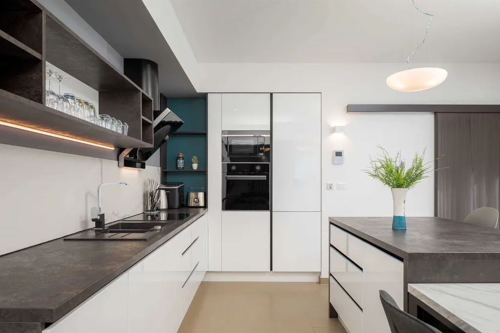 Podstrana 2-Bedroom Apartment for Up to 4