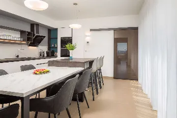 Podstrana 2-Bedroom Apartment for Up to 4