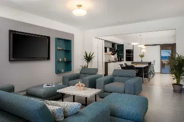 Podstrana 2-Bedroom Apartment for Up to 4